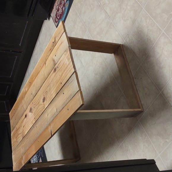 Smaller sized table - Picture 2 of 2